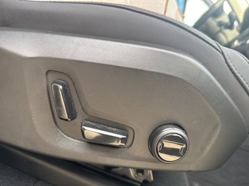 Certified 2025 Volvo XC90 B6 Plus image 11