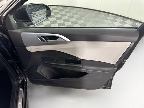 Used 2025 Volkswagen Taos SE FWD image 30