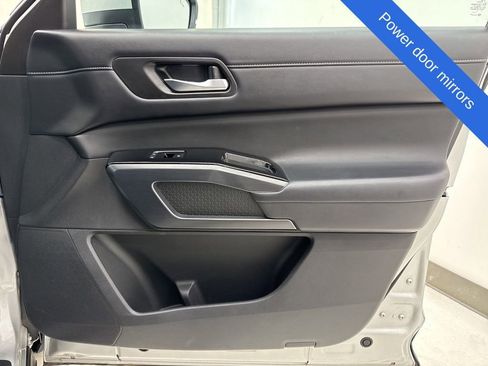 Used 2023 Nissan Pathfinder SL image 8