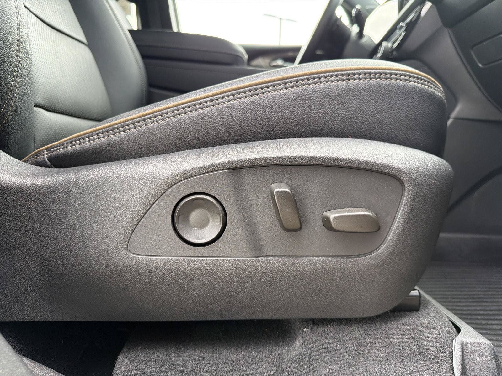 Used 2026 Chevrolet Traverse High Country w/ LPO, Floor Liner Package AWD/4WD image 37