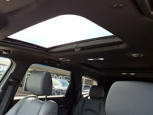 Used 2022 Buick Enclave Essence w/ Experience Buick Package image 11