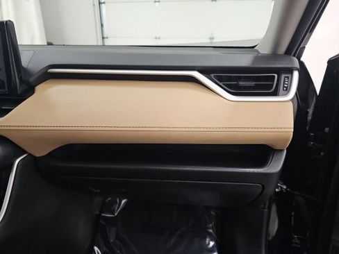 Used 2021 Toyota RAV4 LE image 37