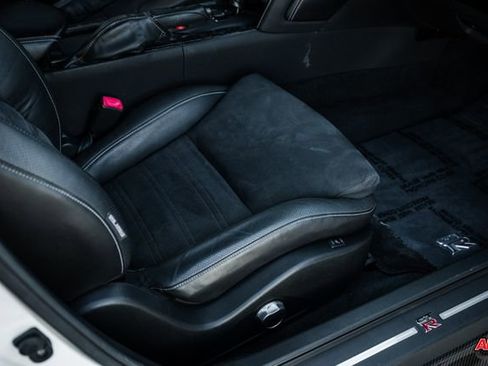 Used 2014 Nissan GT-R Premium image 86