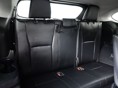 Used 2023 Toyota Highlander XLE AWD/4WD image 17