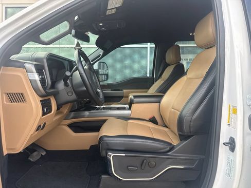 Used 2023 Ford F250 Lariat w/ Sport Appearance Package AWD/4WD image 9
