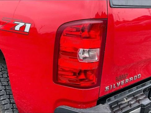 Used 2010 Chevrolet Silverado 2500 LT w/ Interior Plus Package RWD image 21