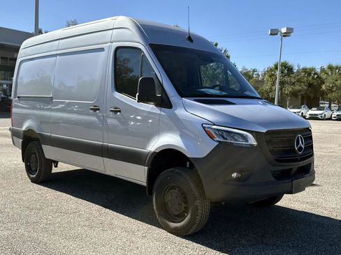 Used 2024 Mercedes-Benz Sprinter 144 Cargo image 4