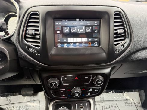 Used 2019 Jeep Compass Latitude AWD/4WD image 39