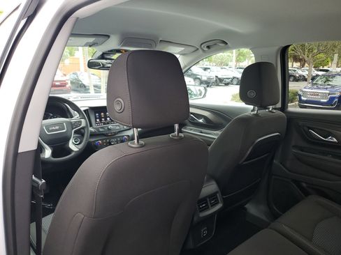 Used 2023 GMC Terrain SLE w/ Driver Convenience Package image 14