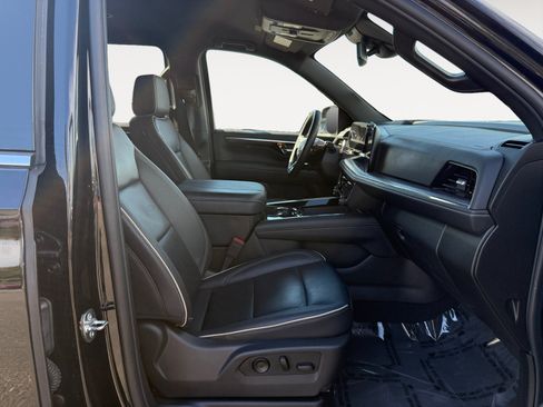 Used 2025 Chevrolet Suburban Premier AWD/4WD image 19