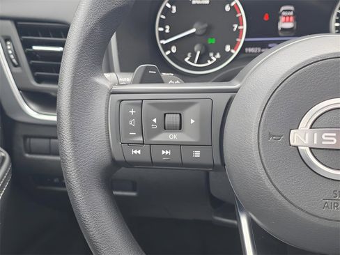 Used 2024 Nissan Rogue SV image 21