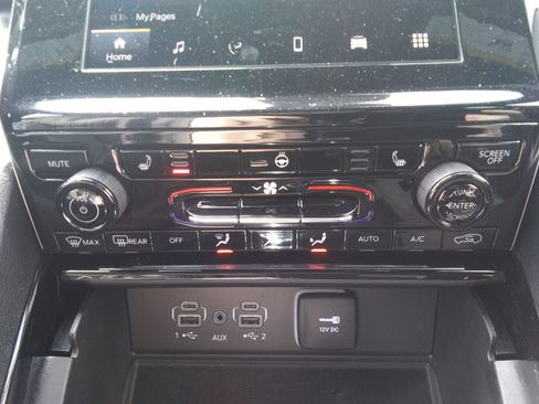 Used 2023 Jeep Grand Cherokee L Laredo image 21