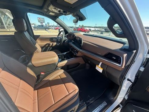 New 2026 Chevrolet Tahoe High Country AWD/4WD image 13