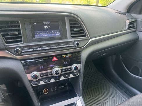 Used 2020 Hyundai Elantra SE w/ Cargo Package (C1) FWD image 25