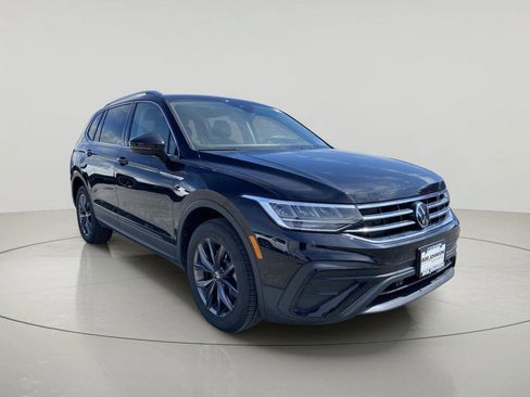 Used 2023 Volkswagen Tiguan SE AWD/4WD image 1