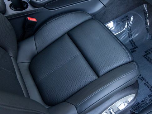 Certified 2025 Porsche Macan image 50