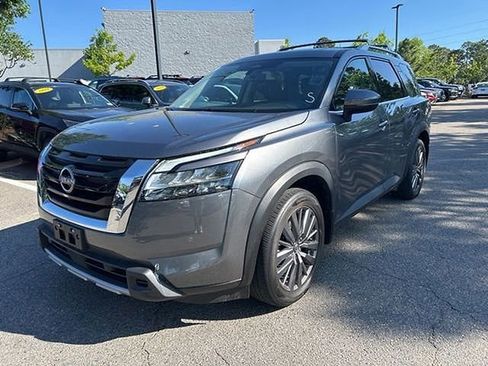 Used 2023 Nissan Pathfinder SL w/ SL Premium Package AWD/4WD image 13