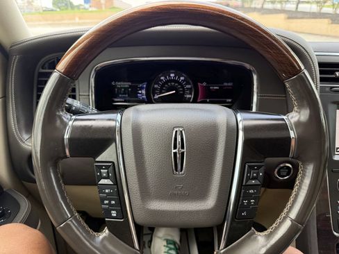 Used 2017 Lincoln Navigator L Reserve RWD image 37