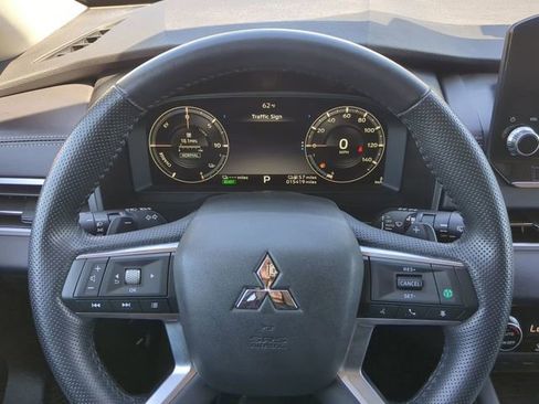 Used 2024 Mitsubishi Outlander SE AWD/4WD image 32