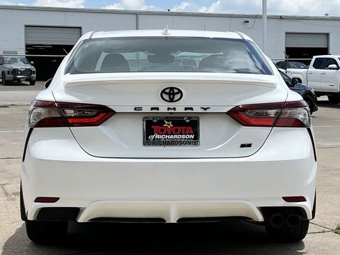Used 2024 Toyota Camry SE FWD image 5