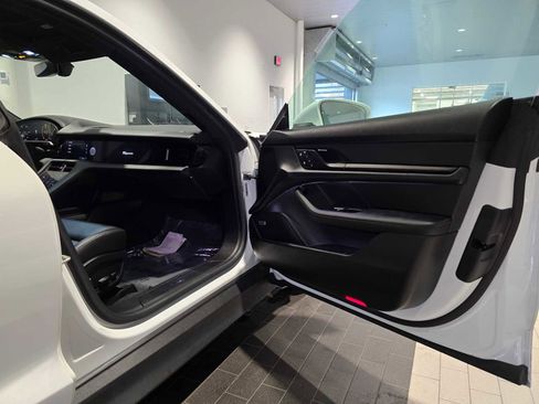 Used 2022 Porsche Taycan image 12