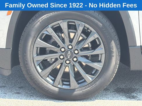 Used 2023 Chevrolet Traverse RS w/ LPO, Cargo Package FWD image 11