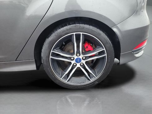 Used 2018 Ford Focus ST image 29