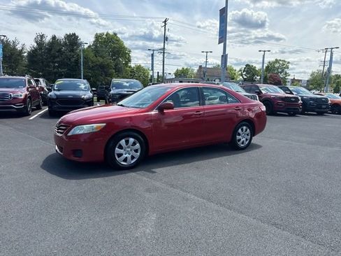 Used 2011 Toyota Camry LE FWD image 3