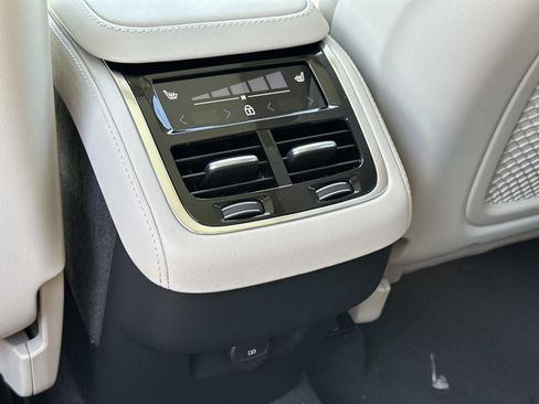 New 2026 Volvo XC90 B6 Ultra w/ Protection Package AWD/4WD image 10