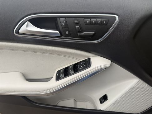 Used 2017 Mercedes-Benz GLA 250 4MATIC w/ Premium Package image 23