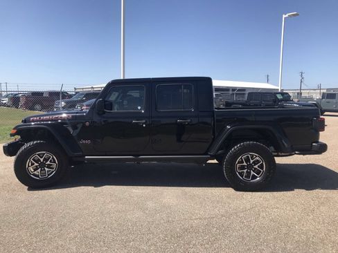 Used 2025 Jeep Gladiator Rubicon AWD/4WD image 5