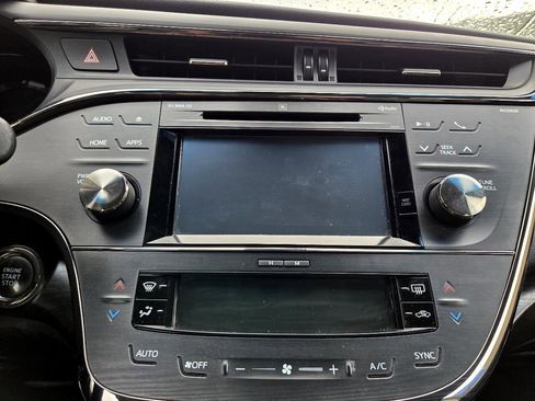 Used 2018 Toyota Avalon Limited image 21