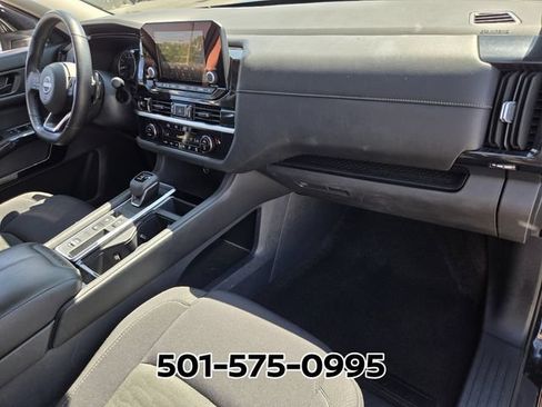 Used 2025 Nissan Pathfinder SV FWD image 18
