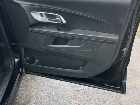 Used 2017 Chevrolet Equinox LS FWD image 23