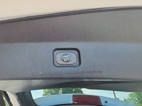 Used 2018 Ford Explorer XLT w/ Equipment Group 202A FWD image 29