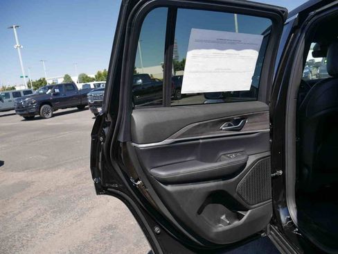 New 2025 Jeep Grand Cherokee Limited image 11