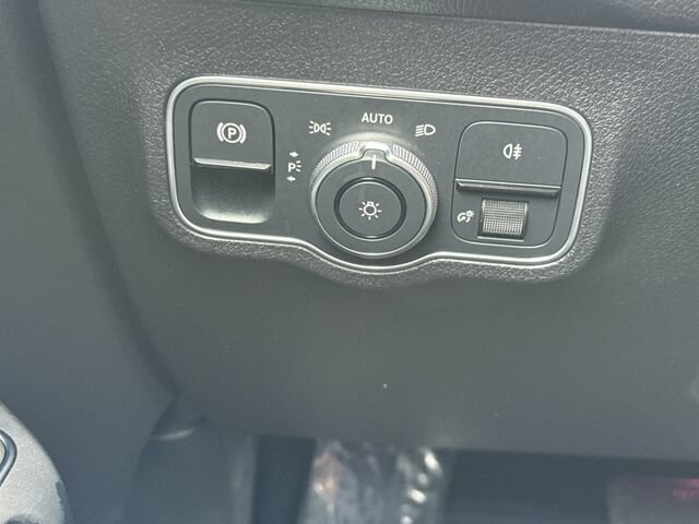Certified 2024 Mercedes-Benz EQB 250+ image 31