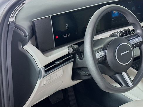 Used 2025 Hyundai Tucson SEL FWD image 17