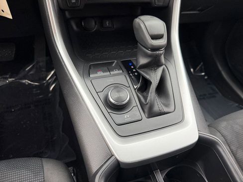 Used 2022 Toyota RAV4 LE AWD/4WD image 14