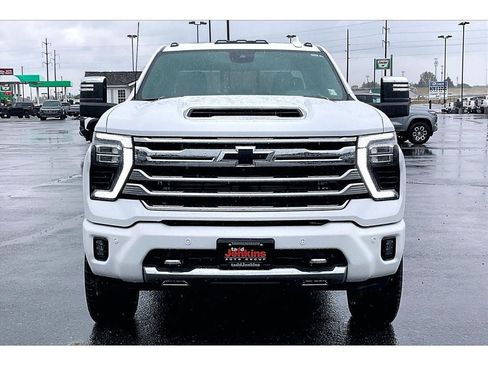 Used 2024 Chevrolet Silverado 3500 High Country w/ High Country Premium Package AWD/4WD image 3