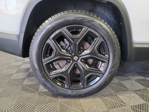 Used 2024 Rivian R1S Adventure AWD/4WD image 12