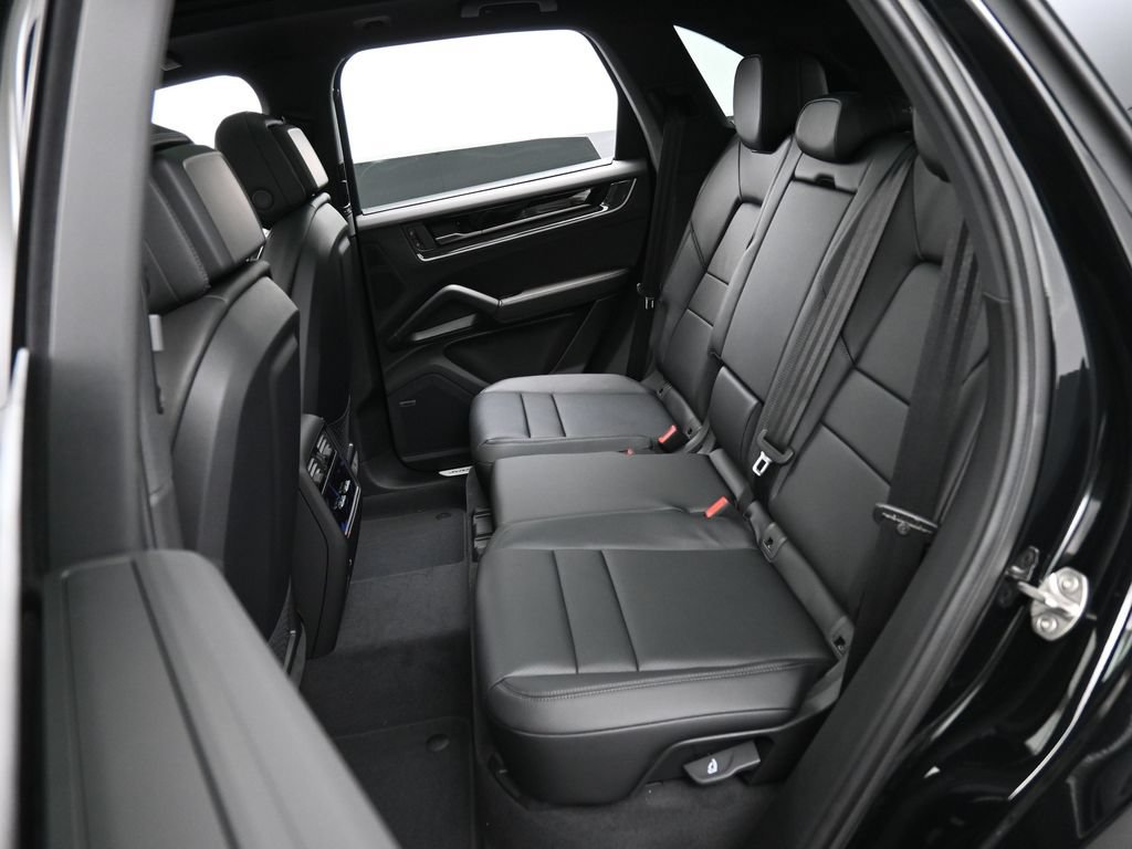 Certified 2026 Porsche Cayenne AWD/4WD image 25