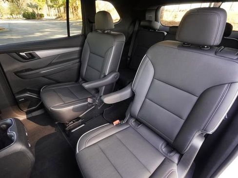 Used 2025 Buick Enclave Preferred image 27