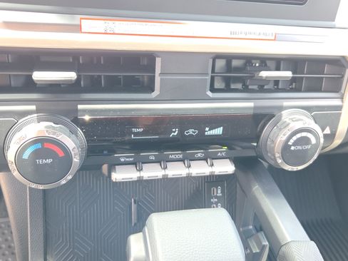 Certified 2026 Toyota Tacoma SR5 AWD/4WD image 12