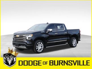 Used 2022 Chevrolet Silverado 1500 High Country w/ High Country Premium Package AWD/4WD video 3