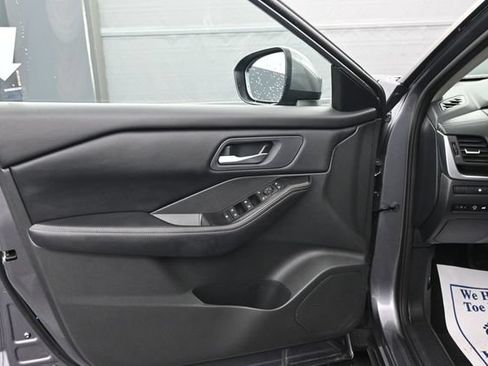 Used 2025 Nissan Rogue SV FWD image 11