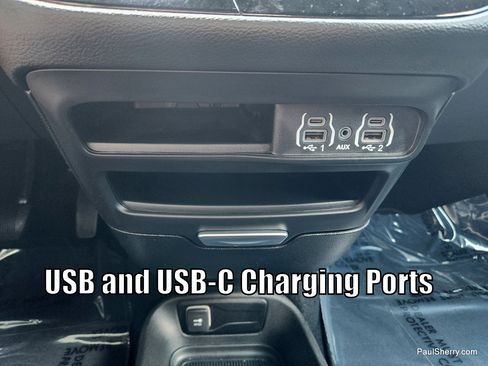 Used 2025 Chrysler Pacifica Select FWD image 41