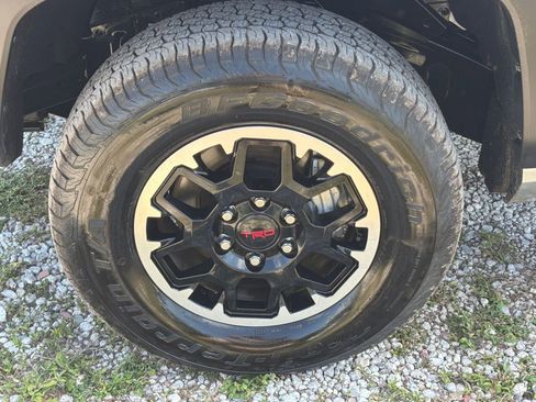 Used 2025 Toyota Tacoma TRD Off-Road AWD/4WD image 31