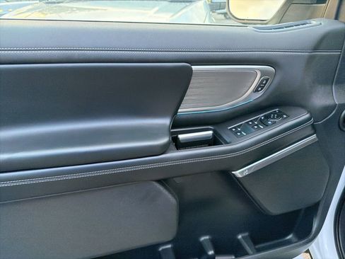 Used 2025 Ford Expedition Max Platinum image 12