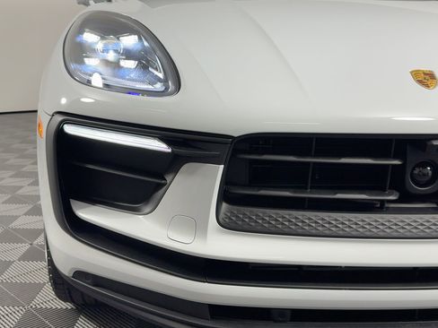 Certified 2026 Porsche Macan AWD/4WD image 11